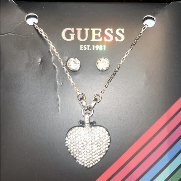 Guess Heart Pendant Set & Travel Case - Picture 3 of 6